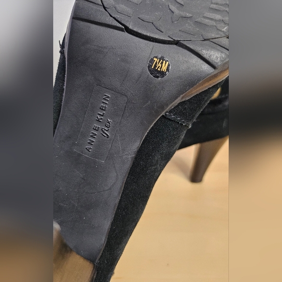 Anne Klein iFlex Black Faux Fur Suede with Back Zipper Ankle Boots size 7 1/2 - Picture 3 of 8